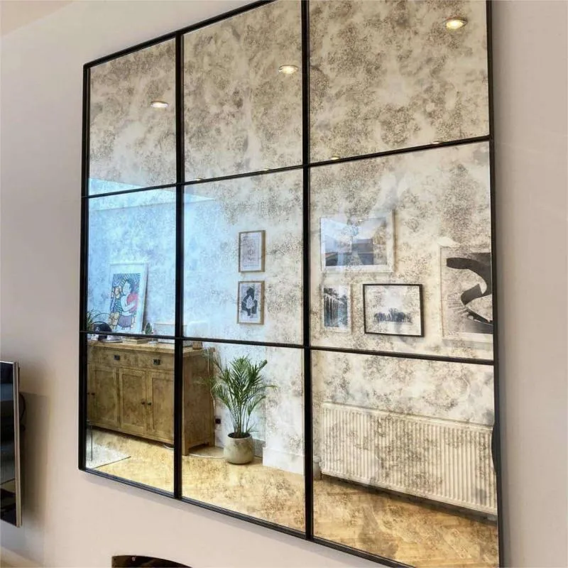 বড় প্রাচীন কাচের আয়না